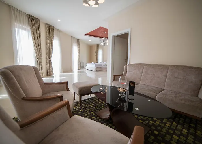 Urban מלון Buzim